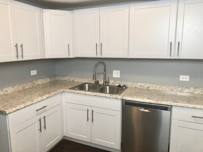 5735 S Calumet Ave in Chicago, IL - Building Photo - Building Photo