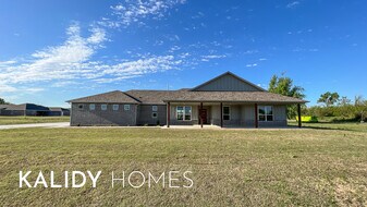 102 Olde Ml Rd in Jones, OK - Building Photo