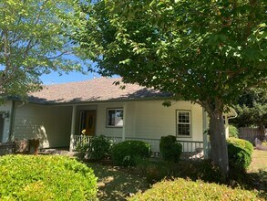 1800 SW J St in Grants Pass, OR - Building Photo - Building Photo
