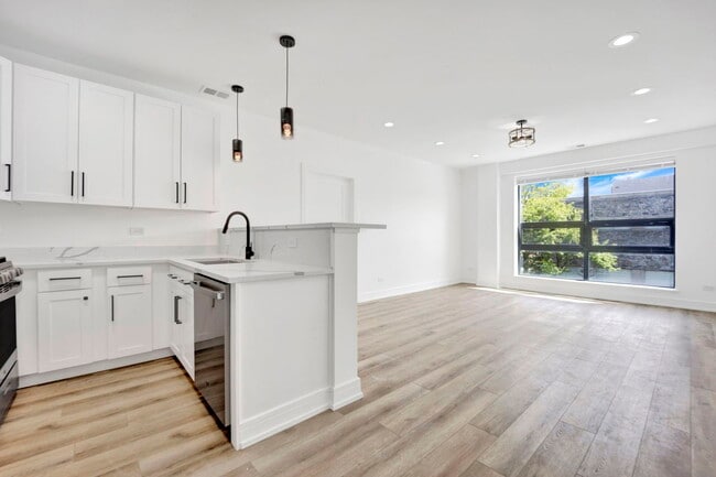 property at 4350 W Lawrence Ave