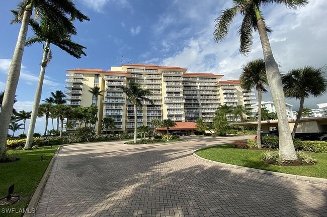 180 Seaview Ct in Marco Island, FL - Foto de edificio - Building Photo
