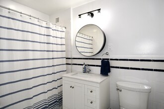 5301 Westbard Cir in Bethesda, MD - Foto de edificio - Building Photo