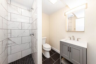 28 Albion St, Unit 1 in Medford, MA - Foto de edificio - Building Photo