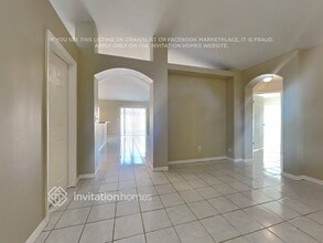 717 Sand Ridge Dr in Valrico, FL - Foto de edificio - Building Photo