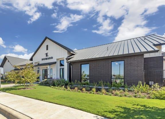 2908 E Howard Ln in Manor, TX - Building Photo