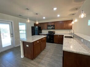 115 N Pass in Kingsland, TX - Building Photo - Building Photo