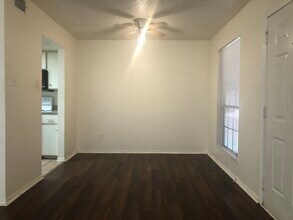 2401 Leon St, Unit 106A in Austin, TX - Foto de edificio - Building Photo