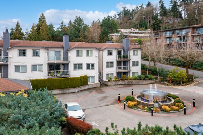 The Carlton in Mercer Island, WA - Foto de edificio - Building Photo