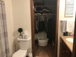 1104 W 10th St, Unit 1 in Cedar Falls, IA - Building Photo - Building Photo
