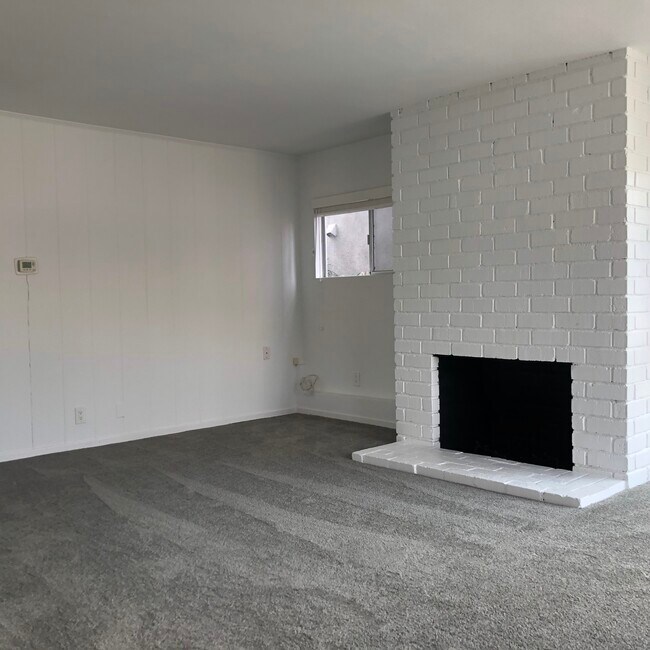 324 Rosecrans Ave in Manhattan Beach, CA - Foto de edificio - Building Photo