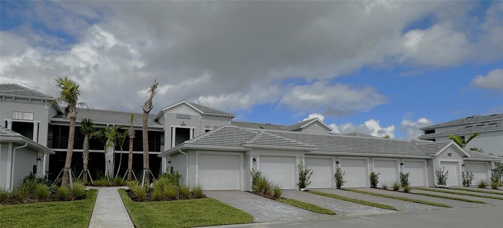 14221 Heritage Landing Blvd in Punta Gorda, FL - Building Photo