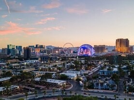 605 S Royal Crest Cir in Las Vegas, NV - Building Photo