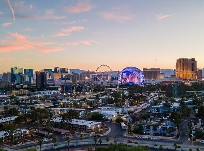 605 S Royal Crest Cir, Unit 7