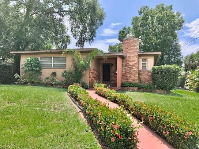 property at 1310 W Woodlawn Ave