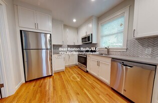 568 Green St, Unit 1 in Cambridge, MA - Building Photo