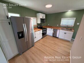 205 Solley Dr in Ballwin, MO - Building Photo - Building Photo