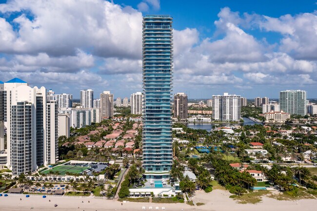 Regalia in Sunny Isles Beach, FL - Building Photo - Building Photo