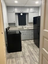 21 Bellevue St, Unit Bellevue Lower Unit in Pontiac, MI - Foto de edificio - Building Photo