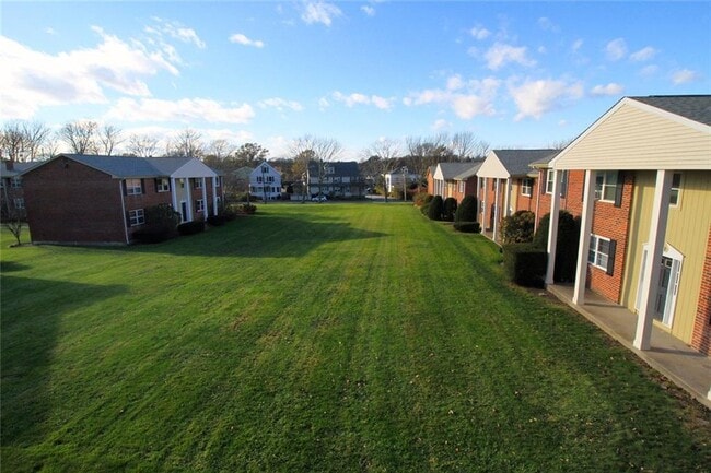 70 Carroll Ave, Unit 508 in Newport, RI - Building Photo - Building Photo