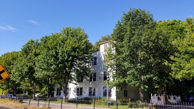 216 Lake St, Unit 103 in Burlington, VT - Foto de edificio - Building Photo