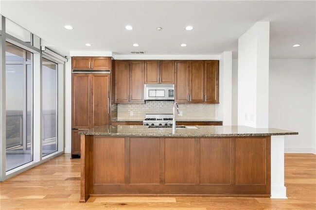 3630 Peachtree Rd in Atlanta, GA - Building Photo - Building Photo