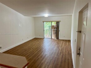 9905 Westwood Dr in Tamarac, FL - Building Photo - Building Photo