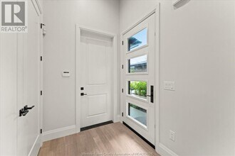 506 LilyMac Blvd in Windsor, ON - Building Photo - Building Photo