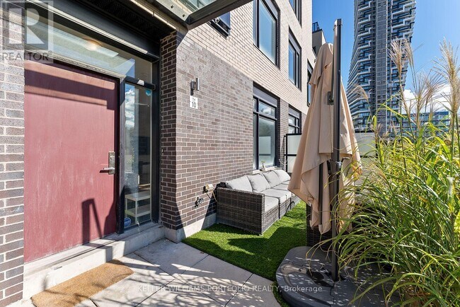 4030 Parkside Village Dr in Mississauga, ON - Building Photo - Building Photo