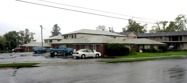 Rivercrest Apartments in Vancouver, WA - Building Photo - Building Photo