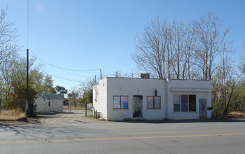 1229-1231 E 6th St in Beaumont, CA - Foto de edificio - Building Photo