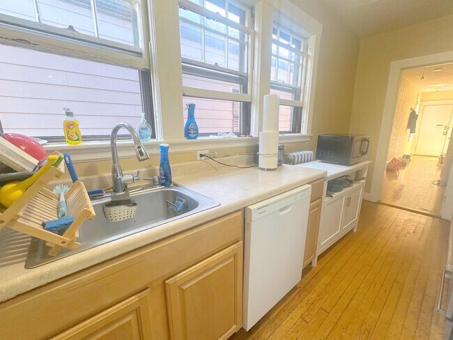 160 Norfolk St, Unit 3