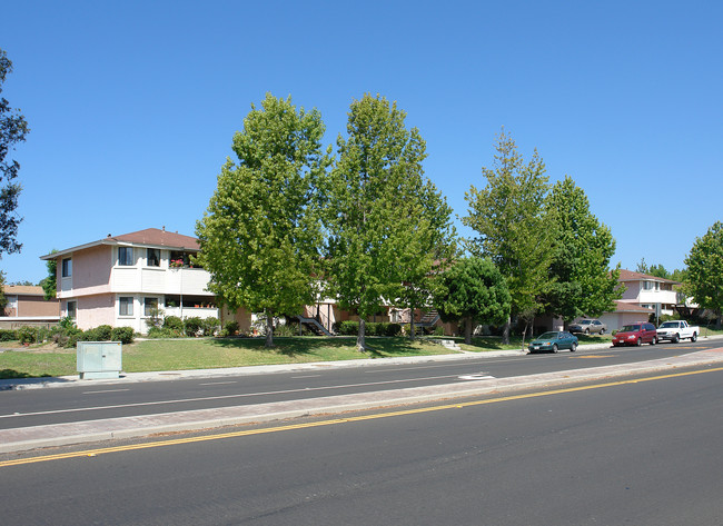 1155-1161 Johnson in Ventura, CA - Foto de edificio - Building Photo