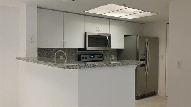 5031 Wiles Rd in Coconut Creek, FL - Building Photo - Building Photo