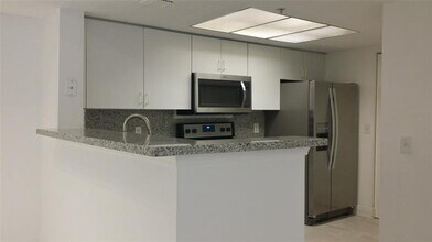 5031 Wiles Rd in Coconut Creek, FL - Building Photo - Building Photo