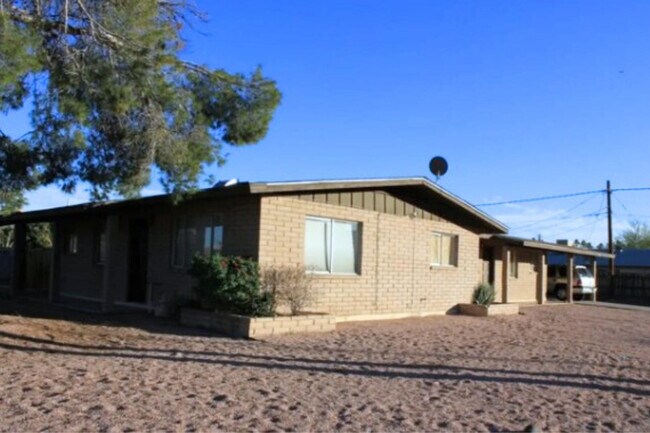 409 E Fairfield St in Mesa, AZ - Foto de edificio - Building Photo
