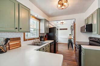 240 Koshkonong Dr in Edgerton, WI - Foto de edificio - Building Photo