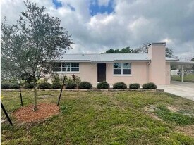 1305 Carr Dr in Auburndale, FL - Building Photo