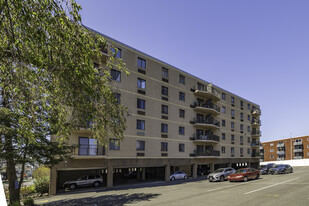 Park Renaissance Condominium in Hackensack, NJ - Foto de edificio - Building Photo