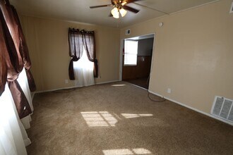 2408-2410 Flint Hills Dr in Burlington, IA - Building Photo - Building Photo