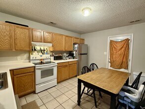 368 Hunting Green Dr in Jacksonville, NC - Building Photo - Building Photo