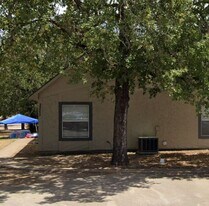 3205 Eagle Hill Ct, Unit B in Bryan, TX - Building Photo