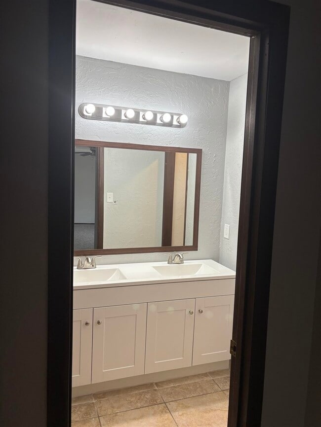 1105 NW 52nd Cir in Lawton, OK - Building Photo - Building Photo