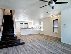 8039 Ellinger Ln in Houston, TX - Building Photo - Building Photo