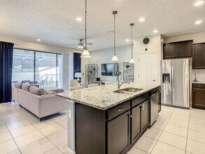 2404 Tangier Dr in Kissimmee, FL - Foto de edificio - Building Photo