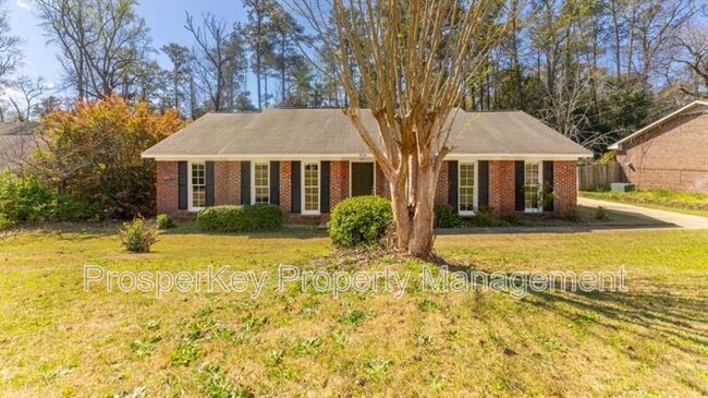 property at 4924 Roxbury Dr