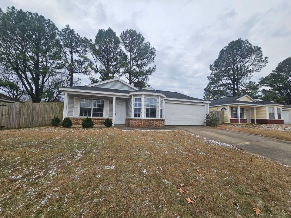 3195 W Essex Dr in Fayetteville, AR - Building Photo