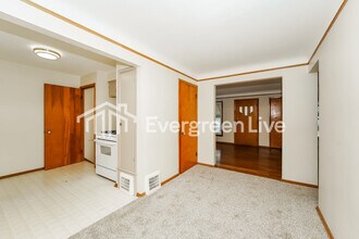 4777 E 93rd St in Garfield Heights, OH - Building Photo - Building Photo