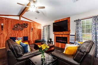 375 Sheringham Ct in Roswell, GA - Building Photo - Building Photo