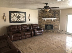 1724 E Pine Ave in Midland, TX - Building Photo - Building Photo