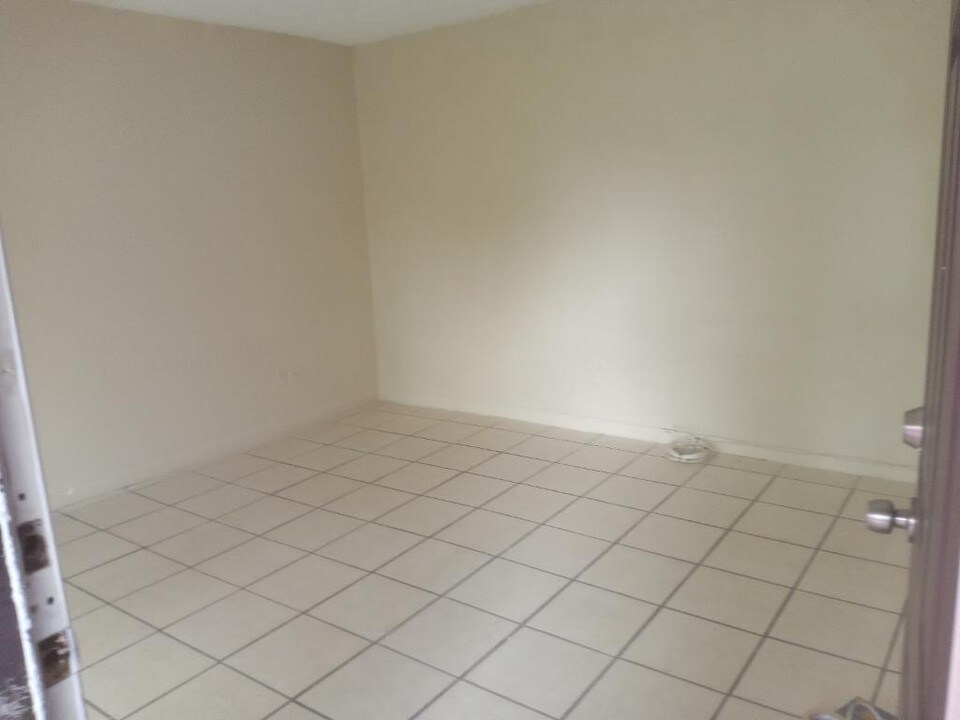 8015 N 13th St, Unit Tampa in Tampa, FL - Building Photo